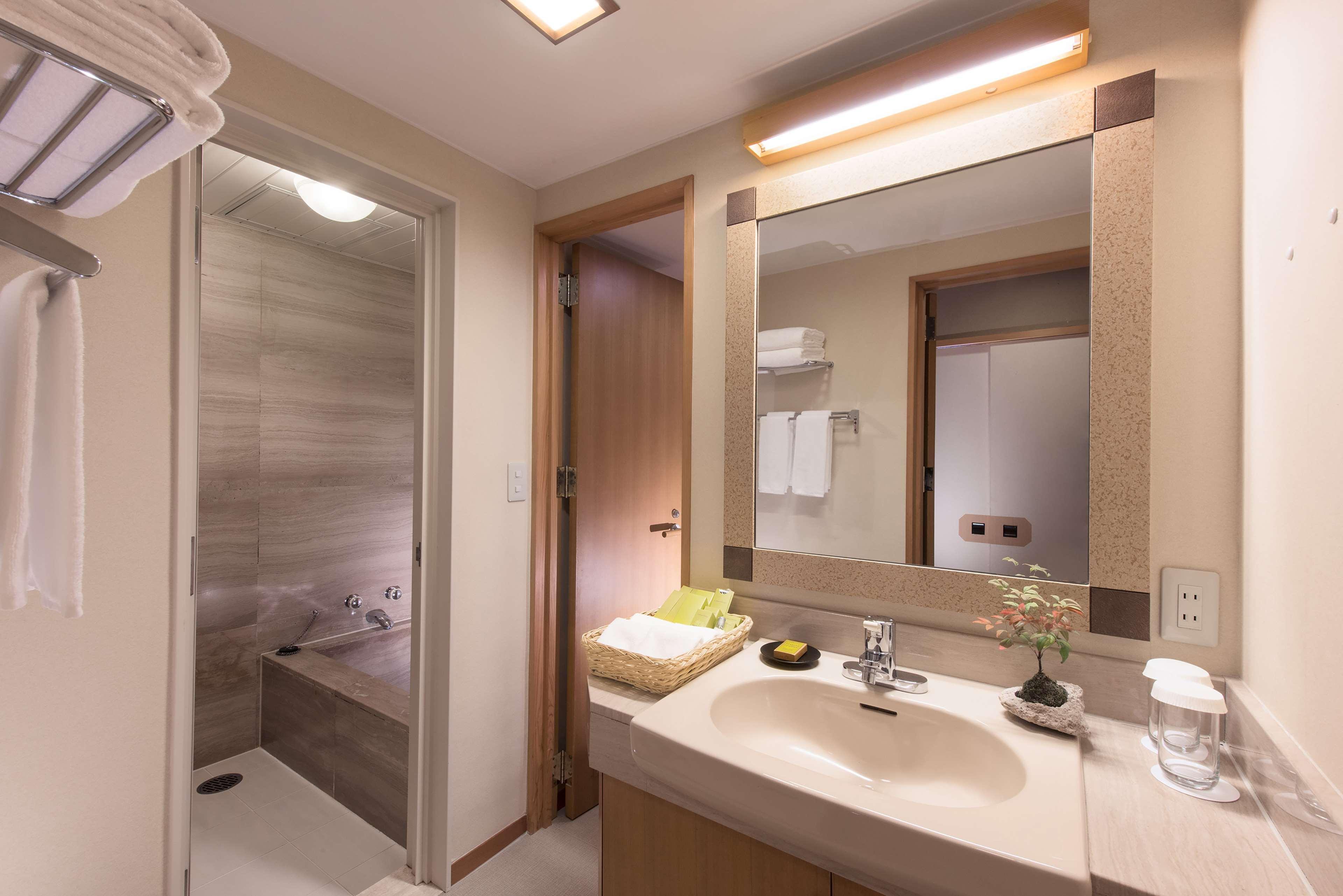 Doubletree By Hilton Naha Shuri Castle Ngoại thất bức ảnh