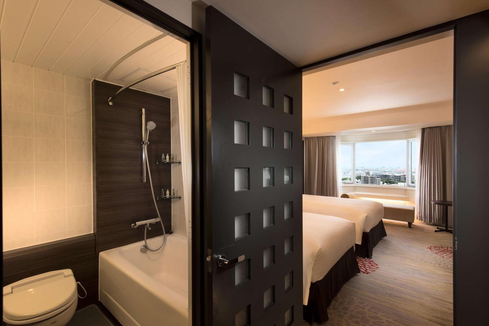 Doubletree By Hilton Naha Shuri Castle Ngoại thất bức ảnh